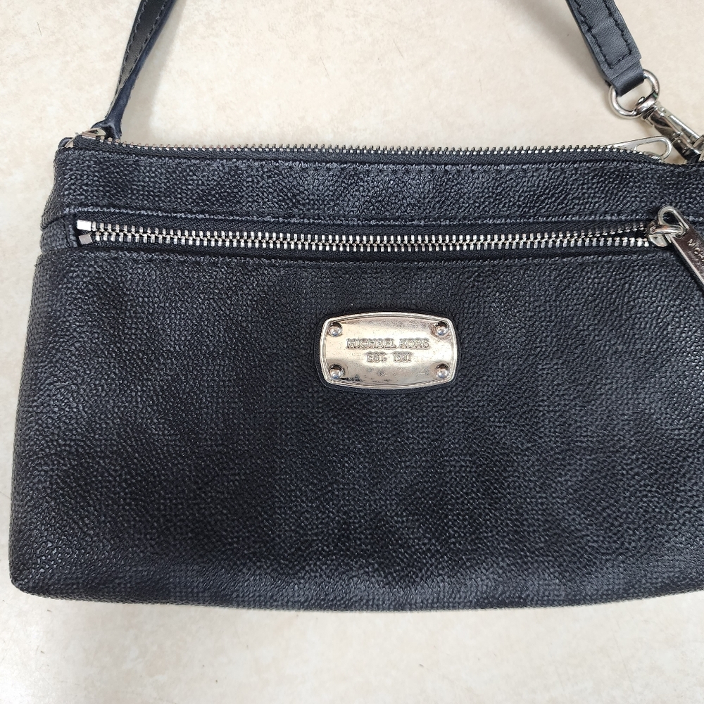 Black/Gray Michael Kors Initial Wristlet